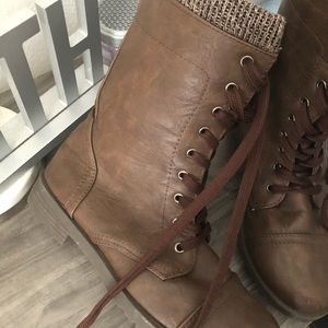 Cute brown boots like New👢👢